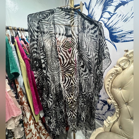 Zebra Duster Kimono - Picture 2 of 2